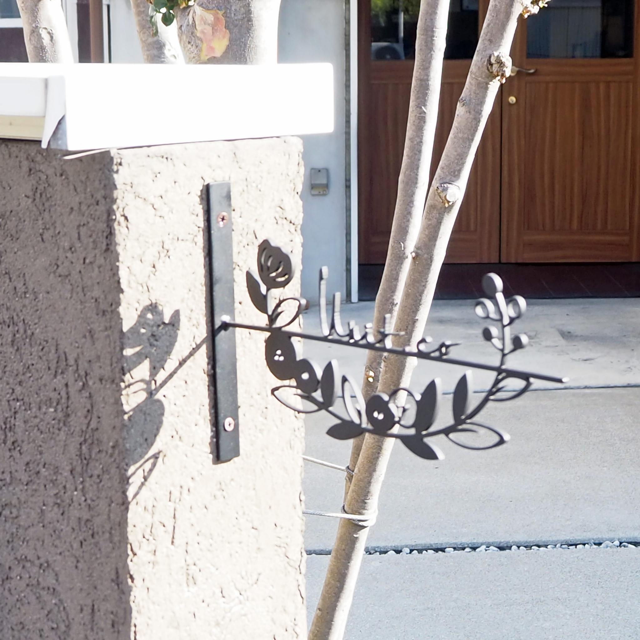 屋外用壁掛けタイプ　ステンレスのお花の表札 | 2枚目